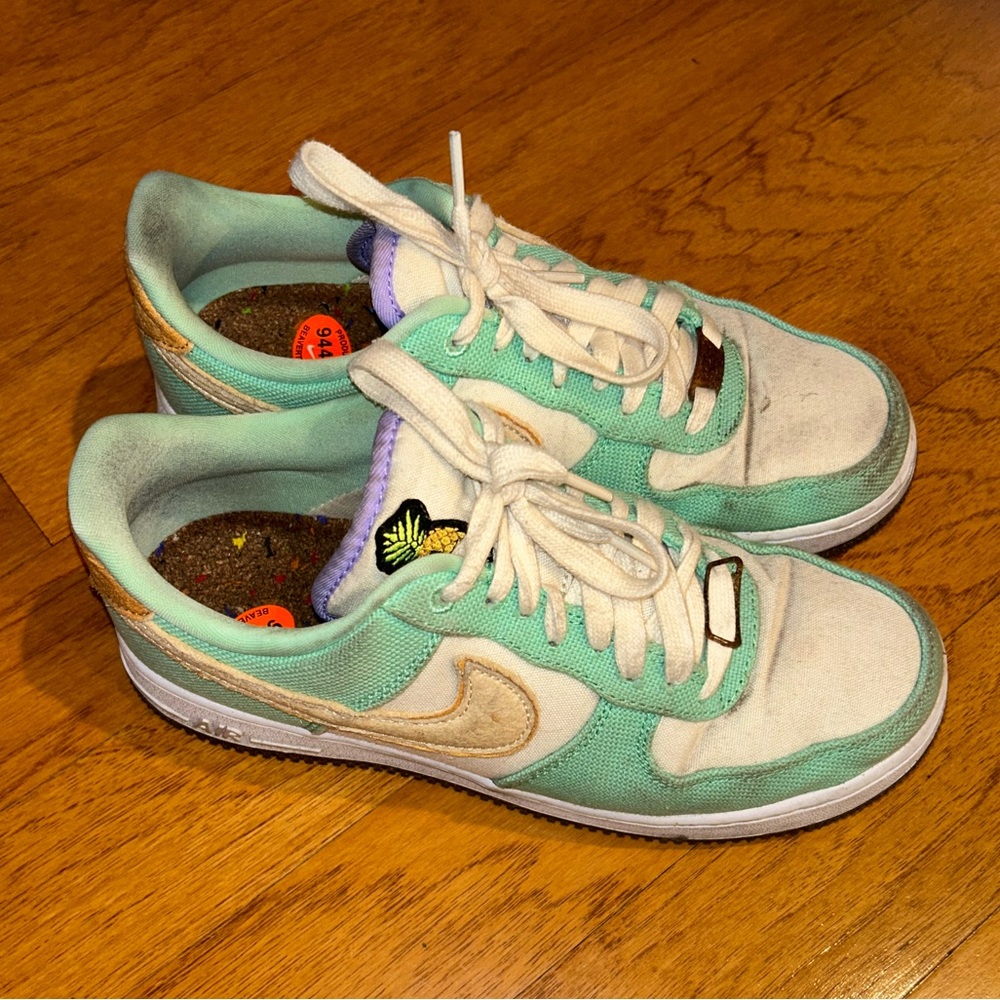Nike Air Force 1 Cream and Green Pineapple Sneakers. Size 8.5